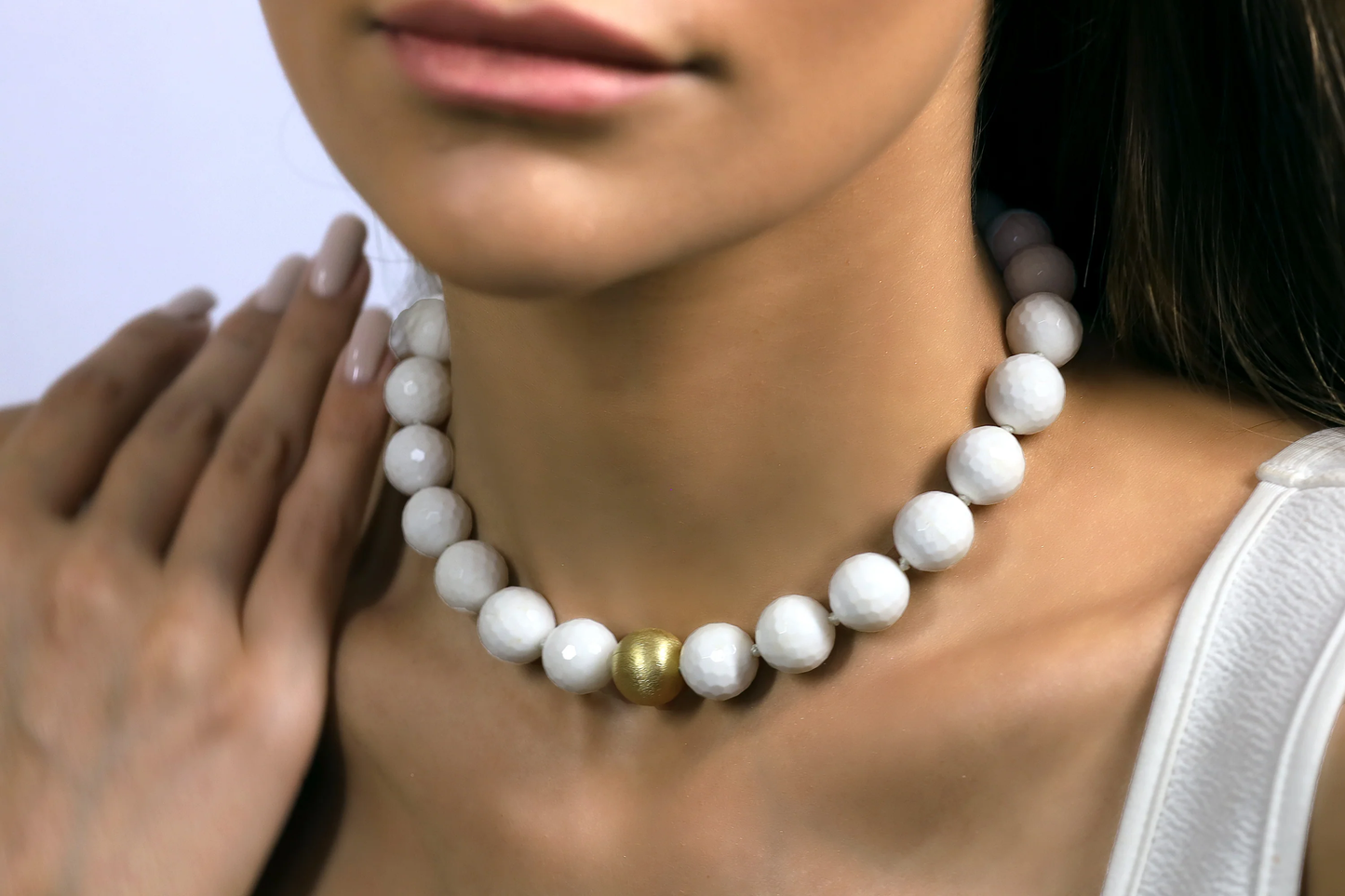 Luxurious Natural Shell Pearl Necklace with Matte Gold Ball Bead